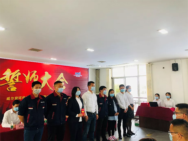 劉總為采購(gòu)準(zhǔn)交率攻關(guān)方案成員頒獎(jiǎng)